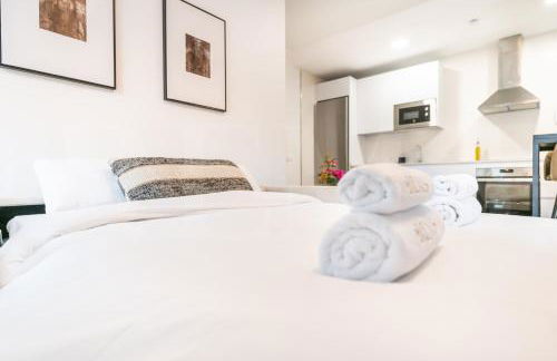 Comfortable apartment near the center by REMS - Photo 5