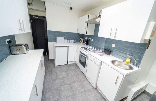 Modern Studio 10 Mins on Train to City! - Photo 4