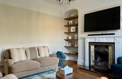 Gorgeous 4 bedroom Townhouse - Photo 2