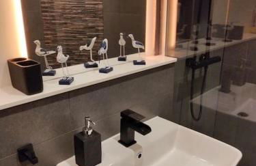 Modern cosy apartment walking distance to many cove beaches and coast path walks as well as the famous Helford river - Foto 11