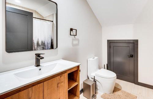 Hike, Ski and Explore Serene Danbury Cabin with Sauna - Foto 24