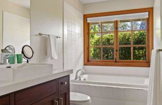 10 Acre Estate with Views Teahouse and Pickleball Court - Foto 42