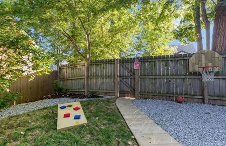 The Maple House - Huge Backyard & Mins to Broadway - Foto 67