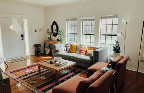 Cozy Bohemian Bungalow - Photo 15