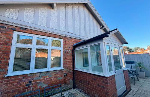 Potters Lodge - private parking & self check in - Foto 20