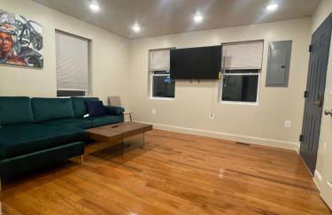 Chic 4 Br, 2Ba Apt in SE DC - Photo 6