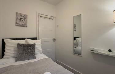 Modern 5 Bedroom Home in Solihull - Entire House - Garden - Contractors - Relocators - Family - NEC - BHX -Sleeps 9 - Foto 6