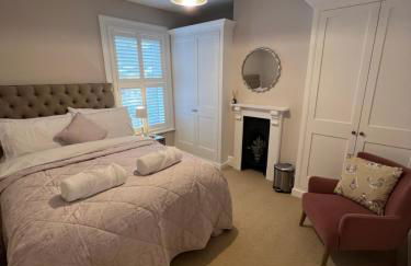 The Lily Pad - Boutique Townhouse, a short walk to Town Center and Racecourse - Photo 36