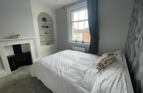 Cozy & unique two bedroom apt in the heart of town - Foto 6