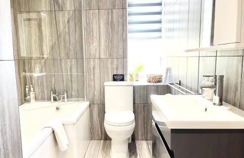 Burlington Mansions - FREE ALLOCATED PARKING - 8 mins walk to the beach - Gym - Pool Table - Brought to you by Coastline Retreats - Photo 18