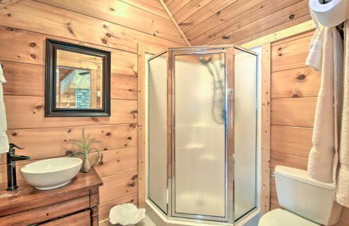 Lovely Lake Hartwell Retreat Dock, Deck and Grill! - Foto 23