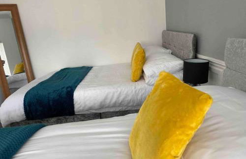 7 Person Home Flat W/parking - Near Swansea Centre - Foto 1