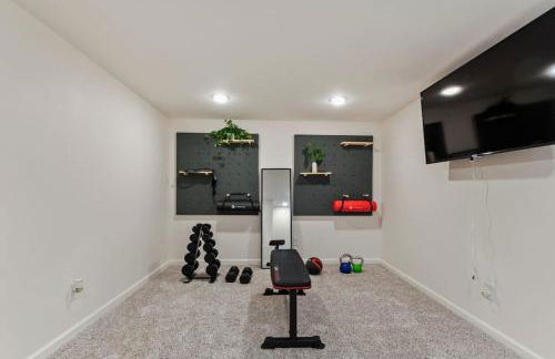 3 Bed 2 Bath Home w 2 Car Garage & Fitness Room - Foto 33