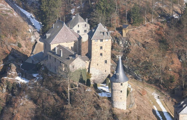 Spacious Home With Garden - Photo 39