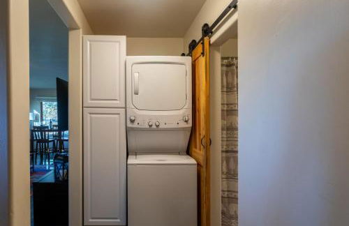 Glacier Retreat on 4 Acres with Sauna & Fire Pit - Foto 18