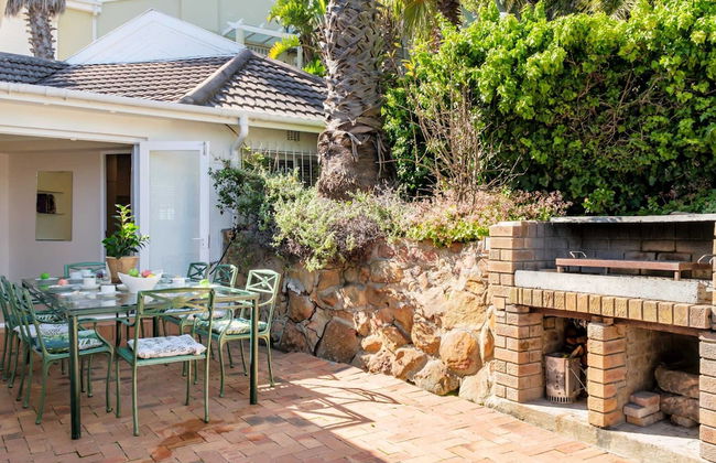 Camps Bay 4BR w Pool and Sea Views Atlantic Gem - Photo 32