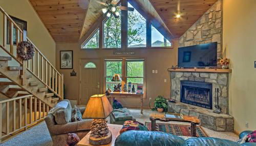 Spacious Maggie Valley Cabin with Hot Tub and MTN View - Foto 2