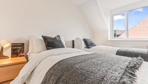 Modern 4-Bed, Parking, Pool Table, Sleeps 11 - Foto 5