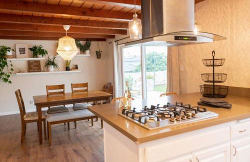 4Bd, putt putt, turf, grill, fire pit & more! - Photo 9