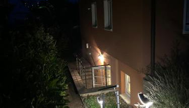 schöne Einliegerwohnung mit Stellplatz - Foto 3