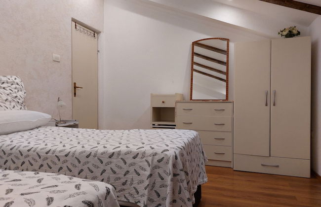 Apt Lavender on Nincevica St-1 BR Apt - Photo 4