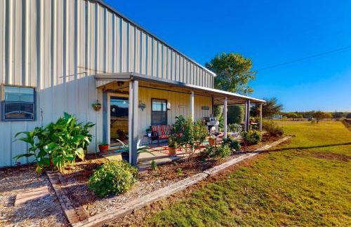 Airstrip Access! Dog-Friendly Rhome Retreat - Photo 1