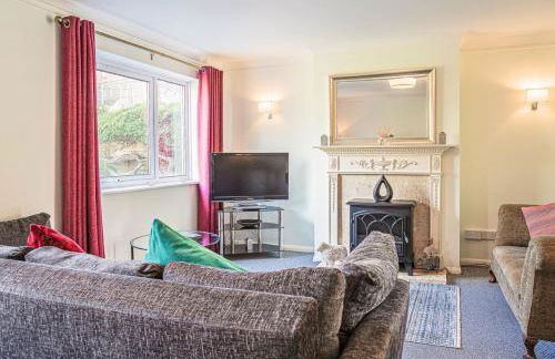 Central 2 Bed House w/ Garden and Free Parking! - Photo 28