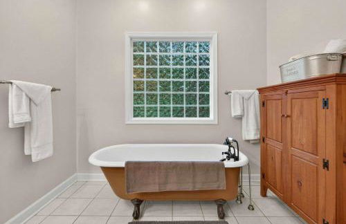 Screened Porch w Swing, Fire Pit, Grill & Deck - Photo 26