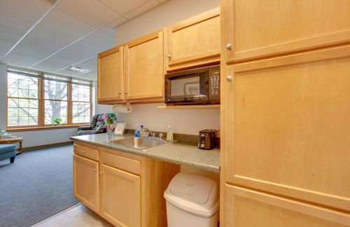 Pet-Friendly New Kensington Apt with Shared Perks - Foto 10