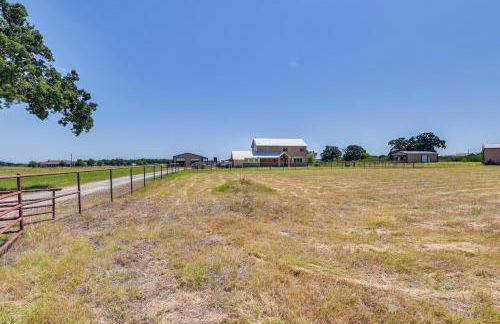 26-Acre Pilot Point Ranch Home with Pool and Mini Golf - Foto 42