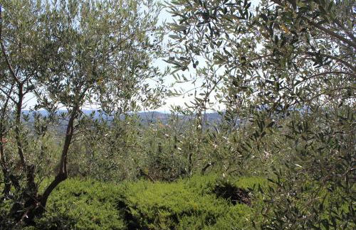 "La Colombe sous les Oliviers" Gîte jusqu'à 4 personnes - 75m2 - Sur Boooking - Rez de jardin Piscine Vue mer et lac - Foto 39
