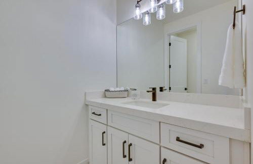 Flagstaff Group Getaway with Game Room and Deck - Photo 16