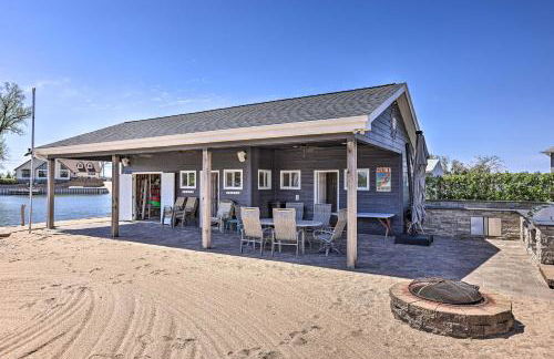 Lakefront Bellevue Home Private Beach and Fire Pit! - Foto 36