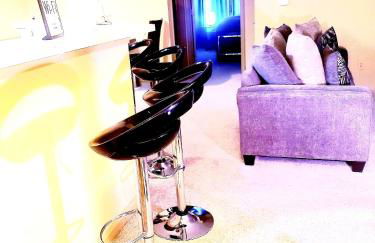 Easy Access 2beds,1bt luxury kingbed with pool sleeps 4 - Foto 1