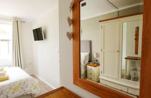 Shropshire Lodges - Romantic Luxury Hot Tub Breaks - Foto 21