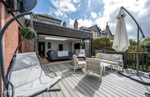 Gilmore House - 5 Bedroom Victorian Home with Hot Tub - Photo 41