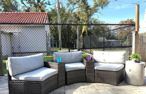 Hideout on the Hillsborough is a Gorgeous Renovated 3BR Pet Friendly Home on the Hillsborough River located in the North End of Seminole Heights - Foto 47