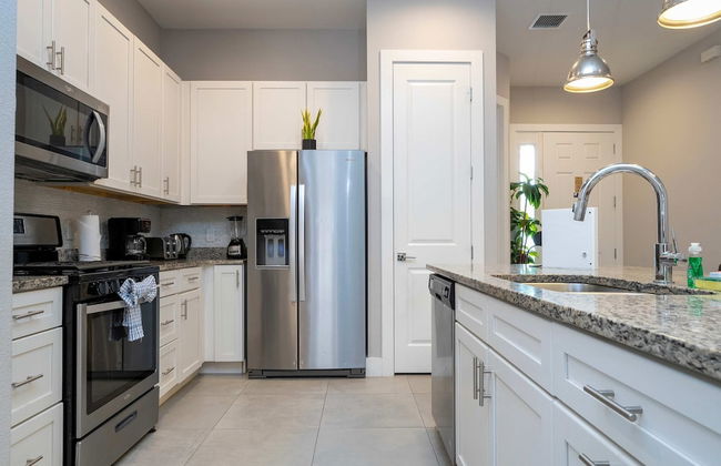 Modern Chic Home Mickey and Toy Story Rooms - Foto 13