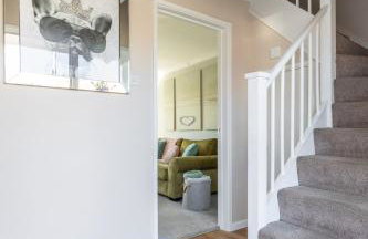 Clicketts - 3-Bedroom, Full Entire House, Sleeps 6 guests, Free wifi, Street Parking, Smart TV, Basildon, Essex London - Foto 28