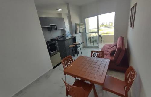 Apartamento na praia, 2 quartos e área de lazer - Foto 78