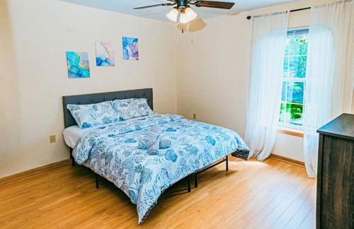 Gorgeous Cozy 5 Bedroom House with Hottub,Lake,Pool - Foto 34