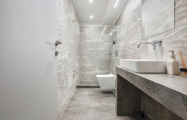 Premium Jacuzzi Suite at the City Center - Photo 11