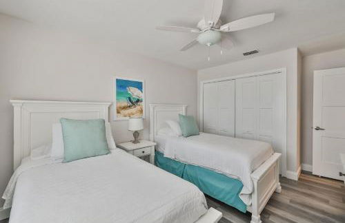 100 steps to beautiful Indian Rocks Beach, oceanside, 2 bedroom updated condo - Foto 15