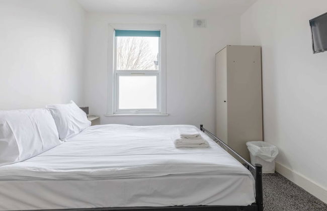 Spacious & Newly Renovated 4BD House East Ham! - Foto 6