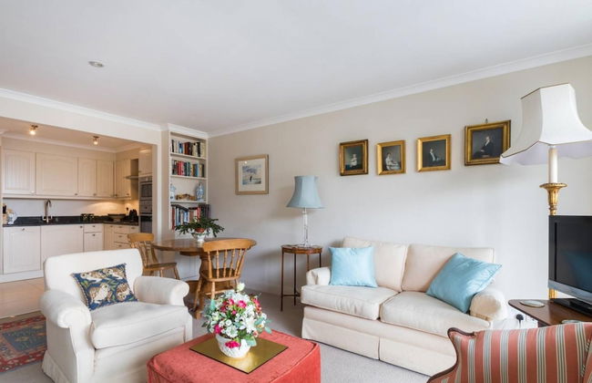 Bright Traditional 1bed Battersea Riverside Apt - Photo 4