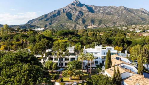 Bajo con Jardín en la Milla de Oro - Foto 3