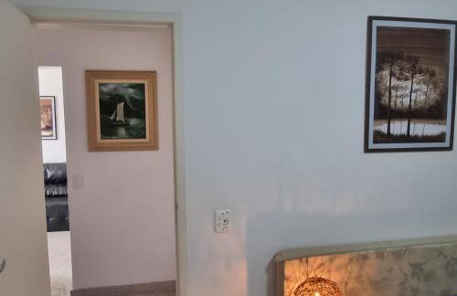 Apartamento Frente para o Mar - Varandão com Blindex - Vista para o Mar - 1 Suite e mais 2 Quartos-Ar Condicionado - 2 Vagas - BEIRA MAR - 70 metros da Praia ,TVS SMART GERAL -WI-FI -DISNEY PLUS- PORT 24 HORAS-KIT PRAIA-ROUPA DE CAMA 2 XCASAIS - Foto 55
