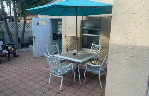 King Bed Downtown Courtyard Apt - Foto 8