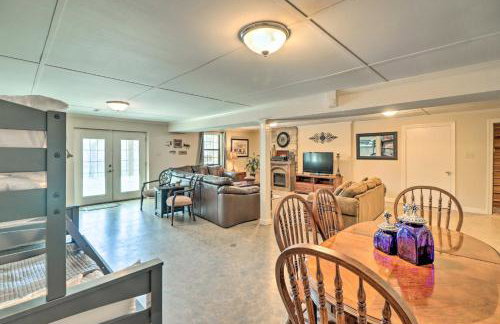 Renovated Riverfront Retreat with Deck and Grill! - Foto 10