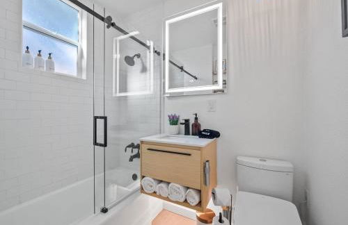 Luxe OB Home, Walk to Beach, Sauna, and Backyard - Photo 39